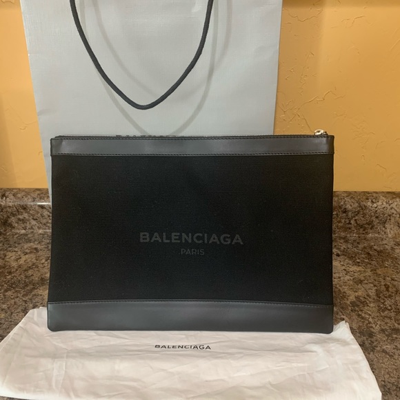NEW BALENCIAGA CLUTCH - Picture 2 of 5